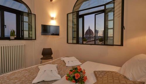 One-Bedroom Apartment with City View