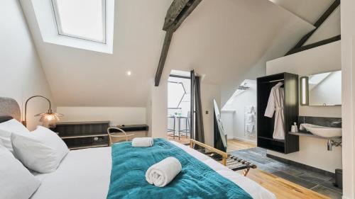 Deluxe Double Room with Balcony and Sea View