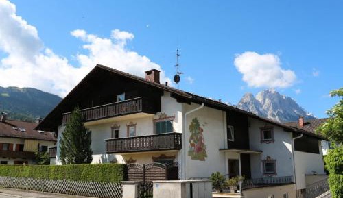 Apartment with Mountain View
