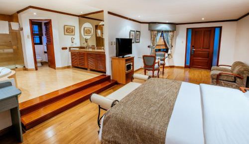 Suite with Hot Tub