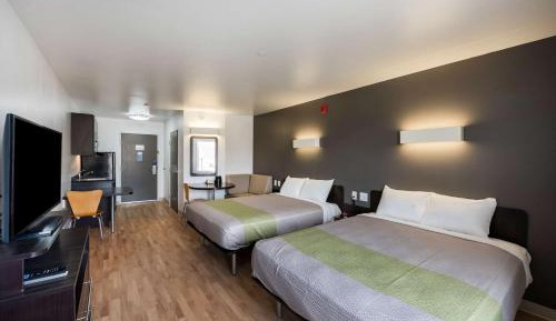 Deluxe Queen Suite - Non-Smoking
