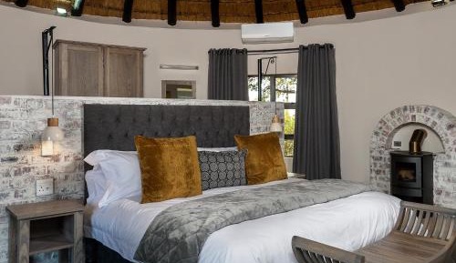 Five Bedroom Manor with Splash Pool