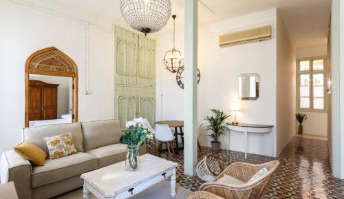 Deluxe Apartment with Balcony