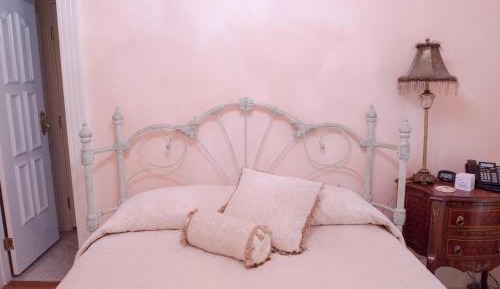Azalea Room