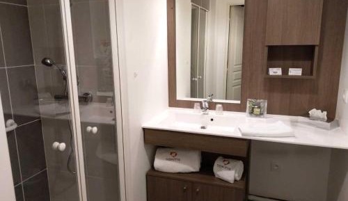 Comfort One-Bedroom Apartment (2 Adults)