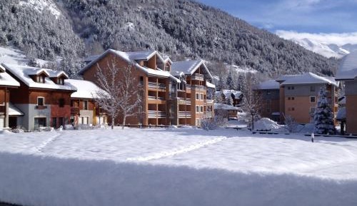 Apartment with Mountain View