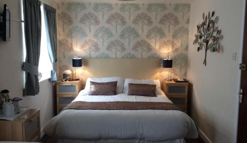Kingsize Family Room (2 Adults + 1 Child)