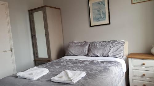 Basic Double Room with Shared Bathroom