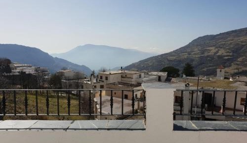 Apartment with Mountain View