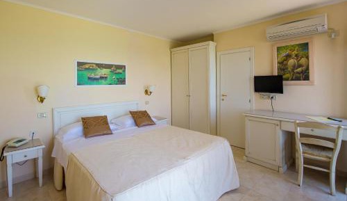 Double or Twin Room with Sea View