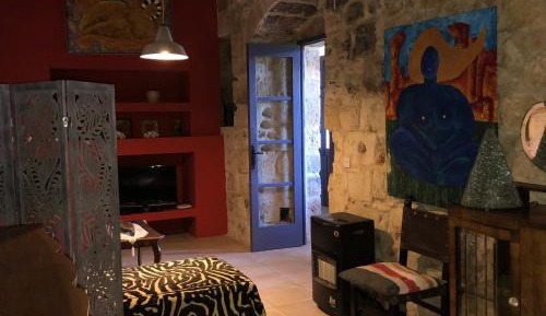 Deluxe Queen Suite