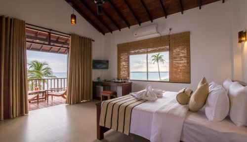 Deluxe Double Room with Balcony and Sea View