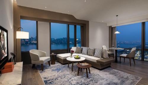 Premier One-Bedroom Apartment