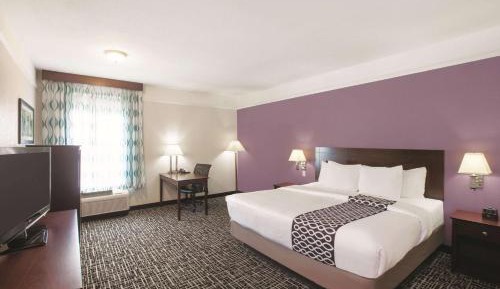 King Room with Roll-In Shower - Mobility Access/Non-Smoking