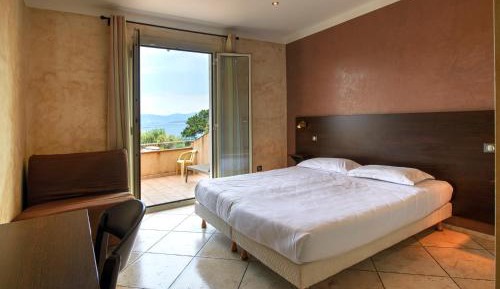 Double or Twin Room with Sea View