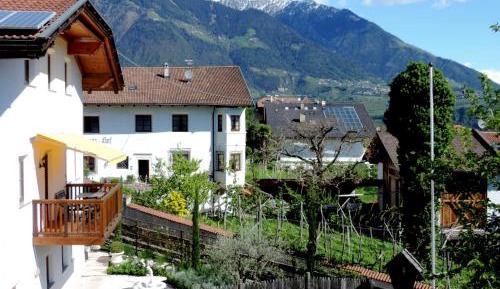 Apartment with Mountain View