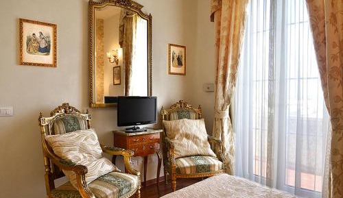 Double Room with Balcony and Sea View