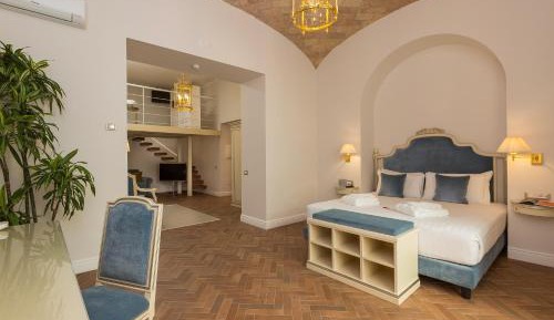 Deluxe Suite with Spa Bath