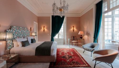 Deluxe Suite with Balcony