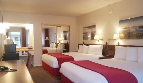 Deluxe Queen Room with Two Queen Beds