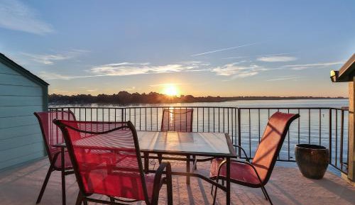 Apartment with Lake View