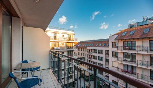 One-Bedroom Apartment with Balcony