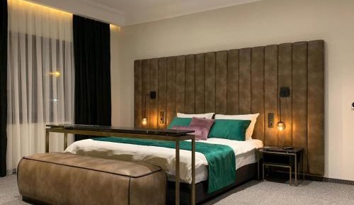 Deluxe Suite with Spa Bath