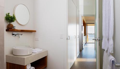 Premium Cabin - Sleeps 5
