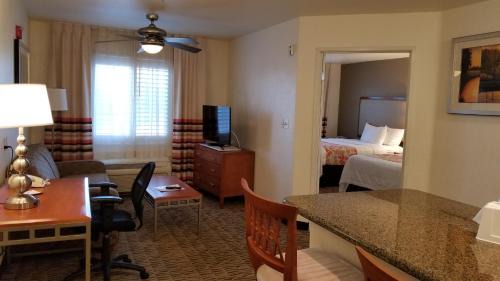 One-Bedroom Suite with Two Queen Beds - Non-Smoking