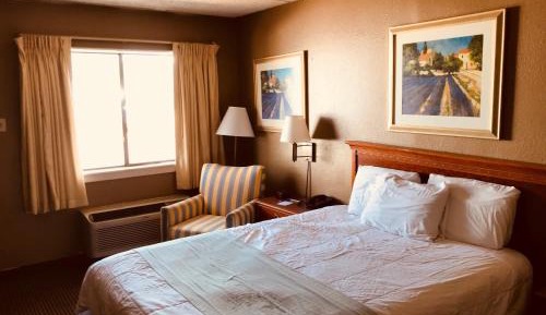 Queen Room - Disability Access - Non-Smoking