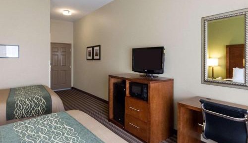 Queen Suite with Two Queen Beds and Sofa Bed - Non Smoking