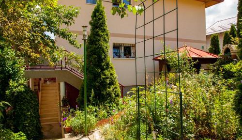 Apartment with Garden View