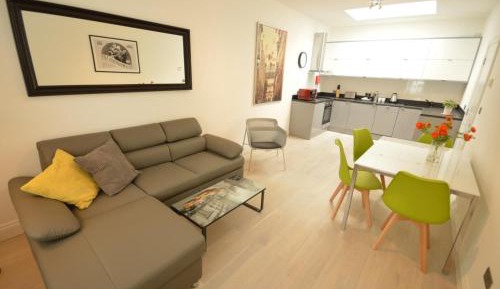 Two-Bedroom Apartment (4th Floor - H)