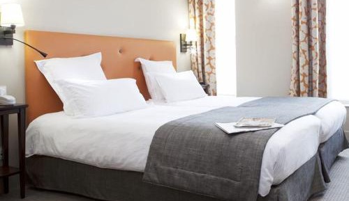 Classic Twin Room - Street View