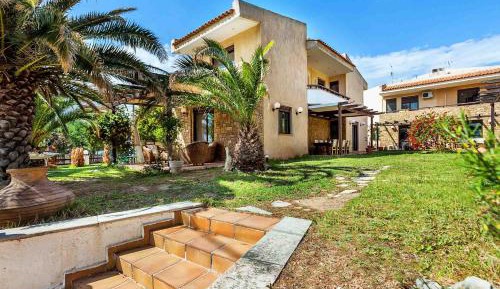 Deluxe Six Bedroom Villa - Beach Front