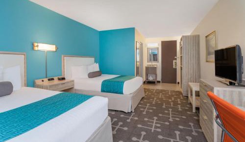 Queen Room with Two Queen Beds - Non-Smoking