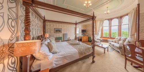 Junior Suite with Four Poster Bed