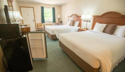 Deluxe Queen Room with Two Queen Beds: Stairs