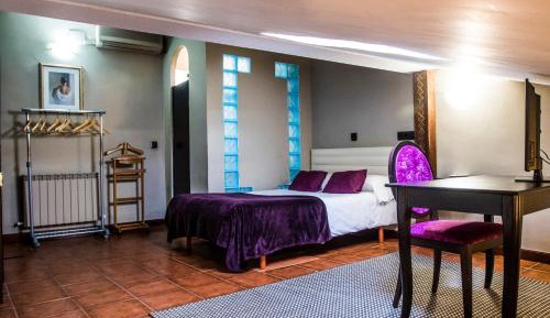 Quadruple Room with Private Bathroom