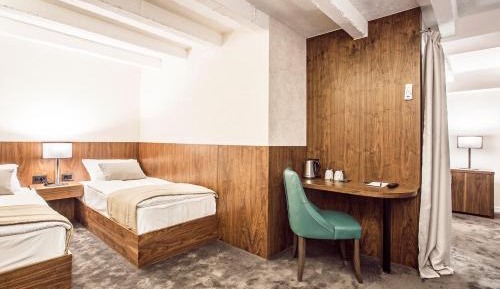 Standard Twin Suite