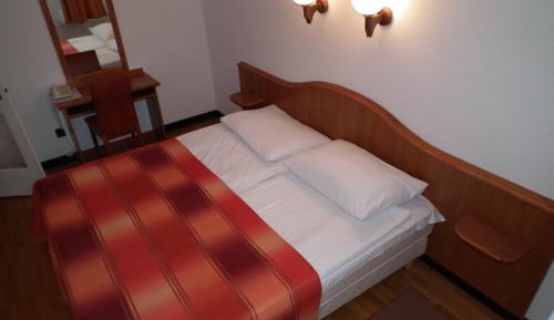 2-Room Apartment (4 Adults)