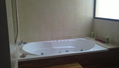 Studio with Spa Bath