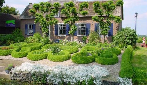 Apartment with Garden View