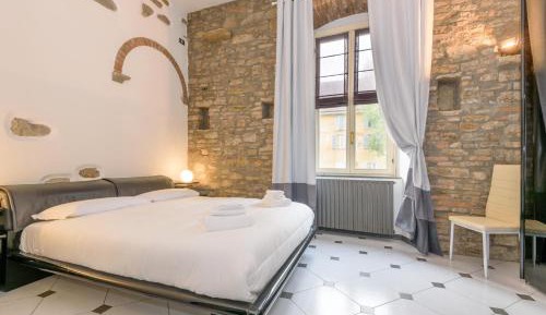 One-Bedroom Apartment with Terrace