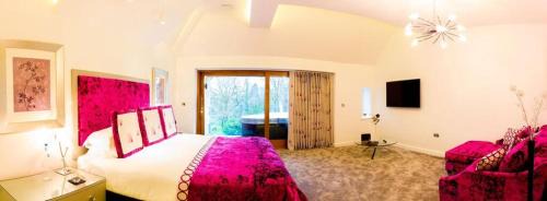 Luxury Suite with Hot Tub