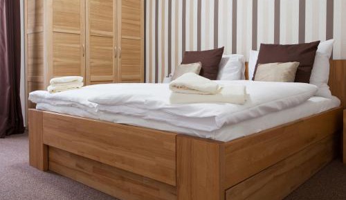 Deluxe King Suite