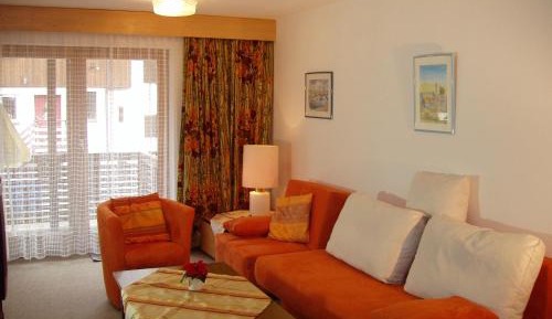 One-Bedroom Apartment with Balcony