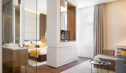 Executive Suite with Balcony and City View