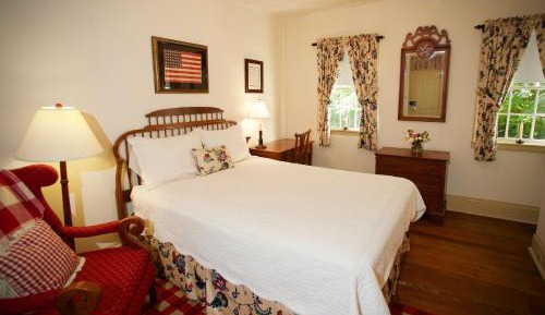 Standard Queen Room