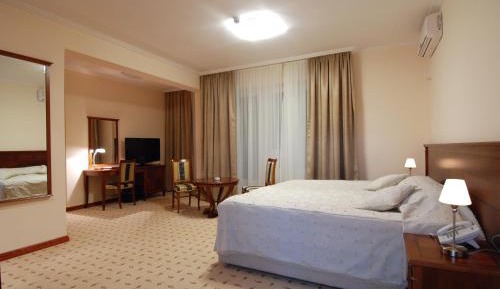 Suite with Free Parking